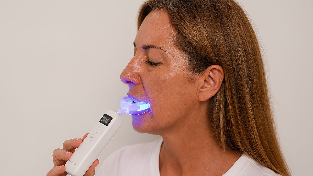 How Does Red Light Therapy Improve Gum Health?