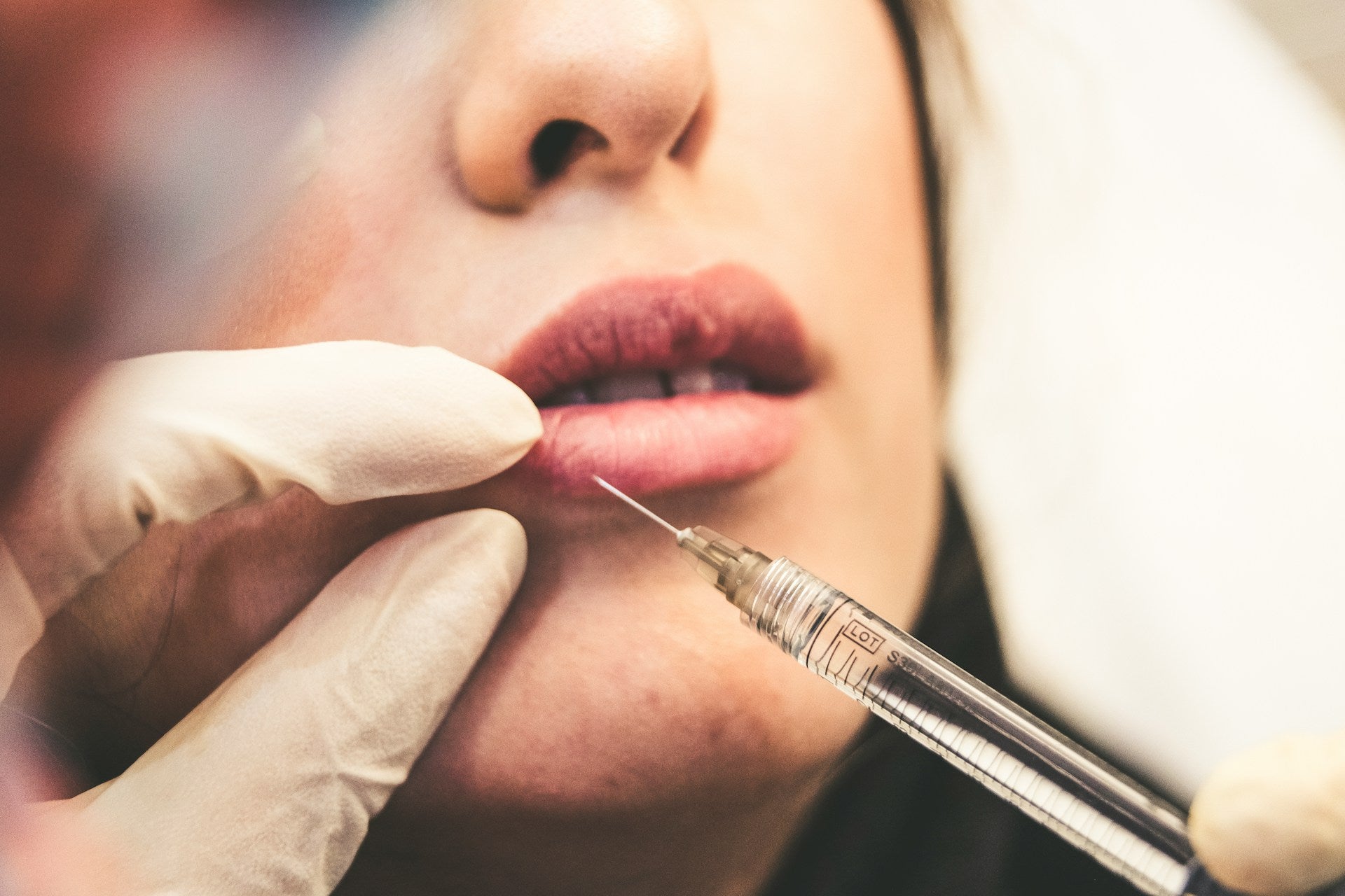 Red Light Therapy vs Botox: What's the Difference?