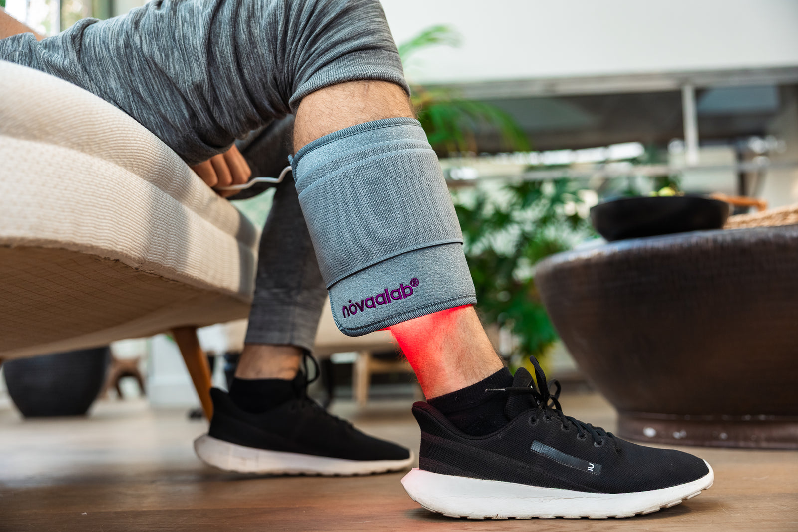 Athlete treating sore quads with the Novaa Light Pad after a Hyrox training session